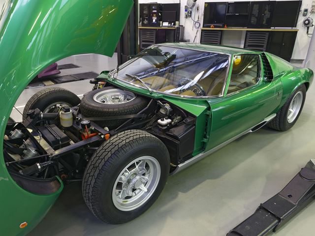 Lamborghini восстановили пред-производственный 1971 Miura SV